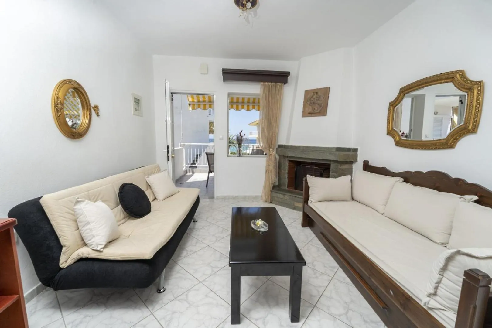 Euphoria Beachfront Holiday Home Kalandra 0*,