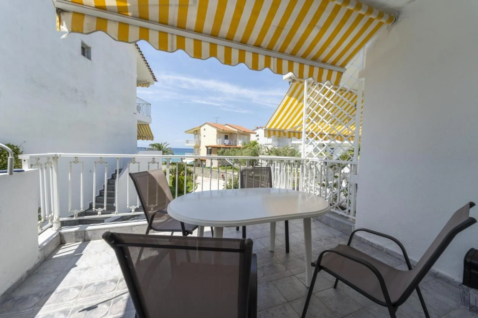 Euphoria Beachfront Holiday Home Kalandra
