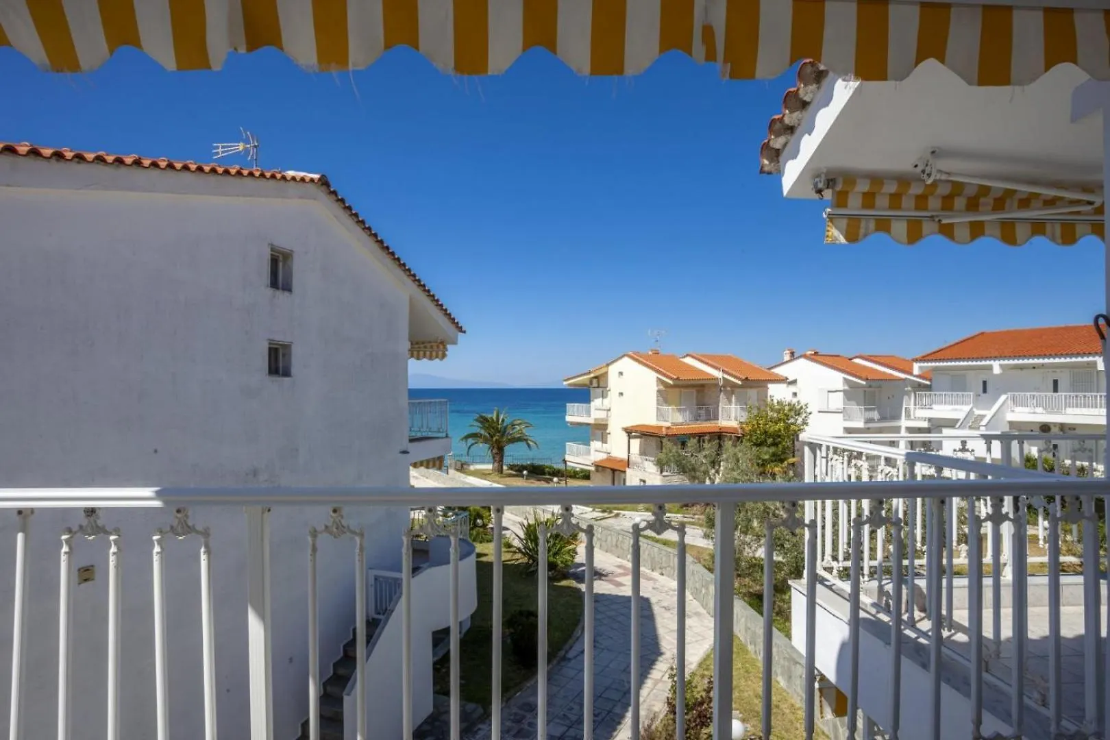 Euphoria Beachfront Holiday Home Kalandra